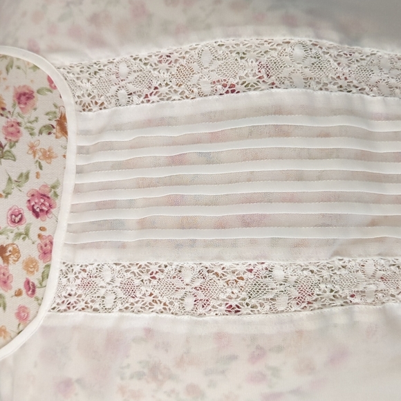 White sheer lace blouse - very whimsical! - Picture 2 of 4